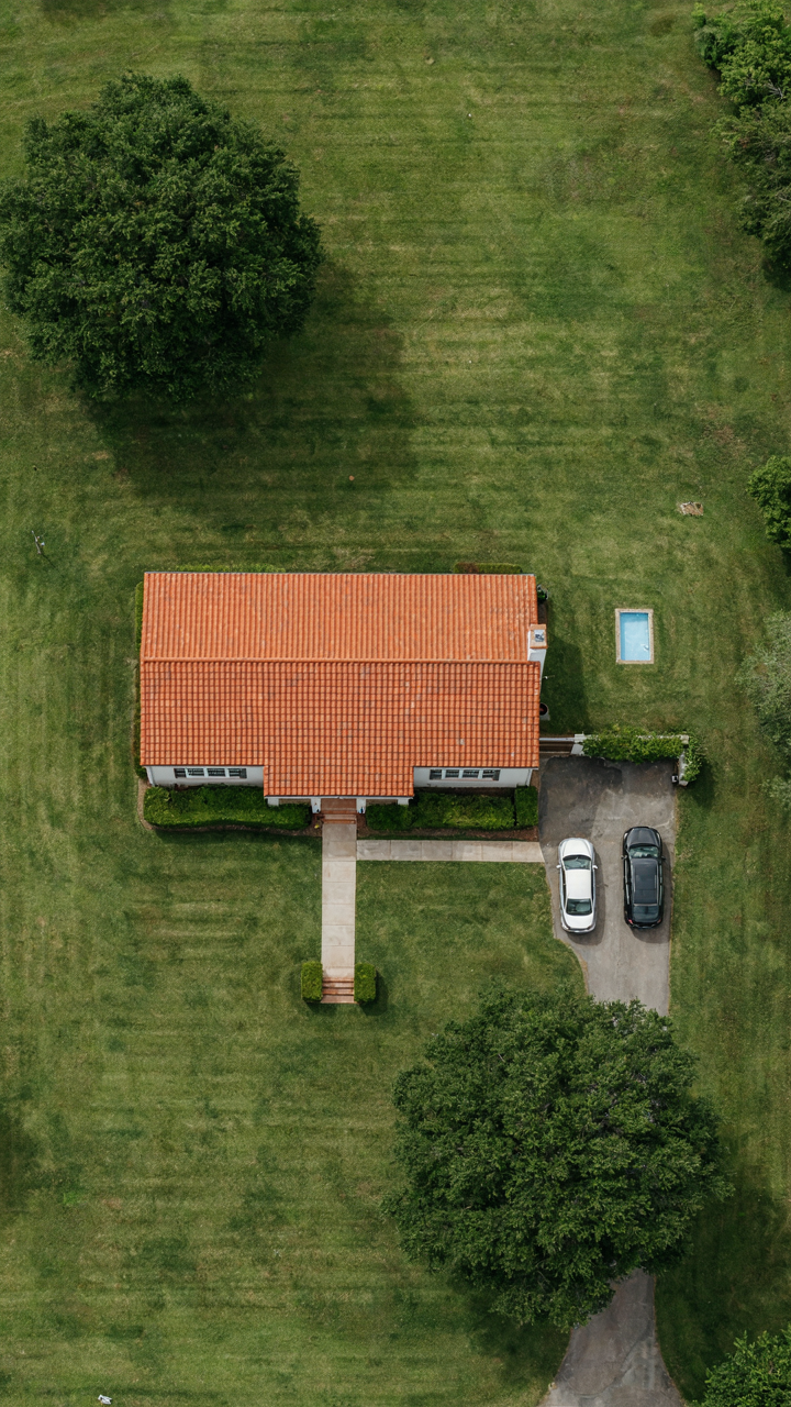 An aerial view of a shallow, rectangular bungalow house footprint.
